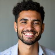 Foto de Santiago Vargas, estudiante satisfecho